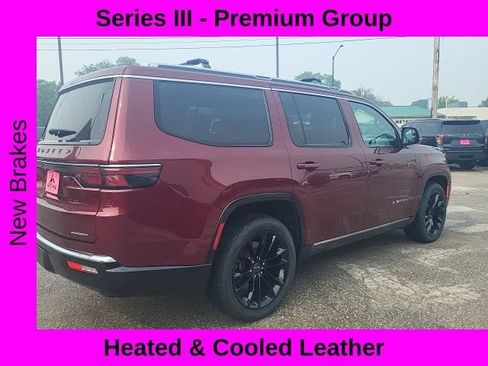Used 2023 Jeep Wagoneer Series III w/ Premium Group I AWD/4WD image 10