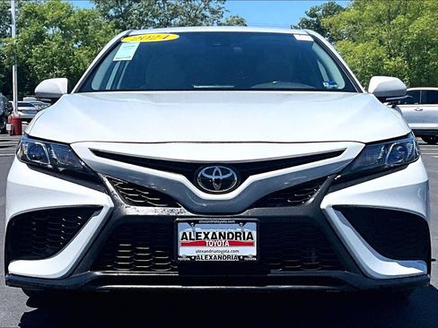 Used 2024 Toyota Camry SE FWD image 3