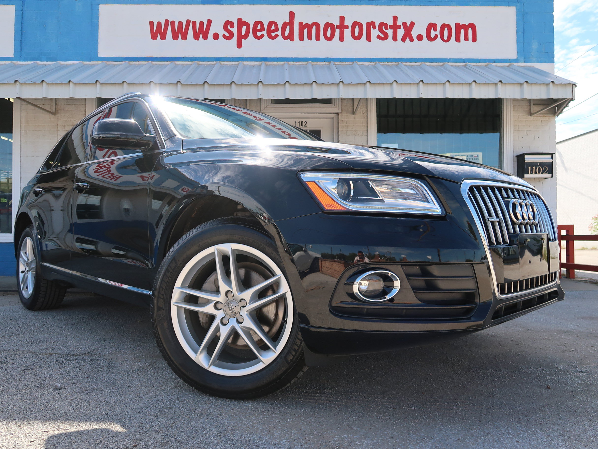 Used 2016 Audi Q5 2.0T Premium Plus w/ Technology Package AWD/4WD image 2