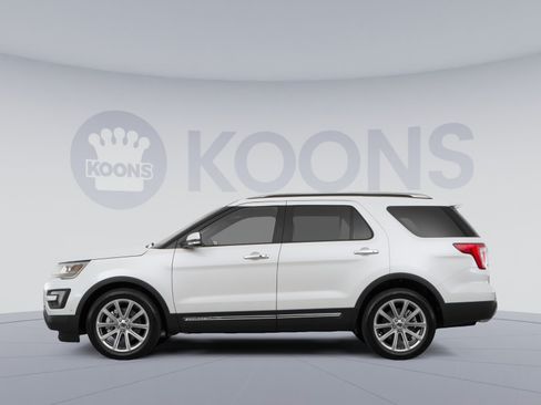 Used 2017 Ford Explorer Limited w/ Equipment Group 301A AWD/4WD image 2