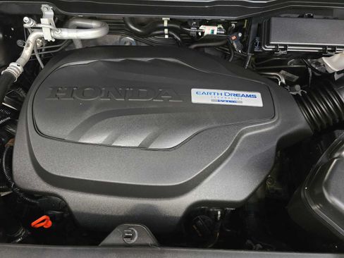 Used 2017 Honda Pilot Touring image 9