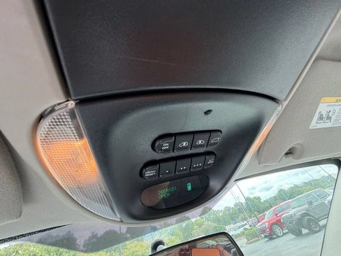Used 2007 Dodge Grand Caravan SXT w/ Leather Interior Group FWD image 5
