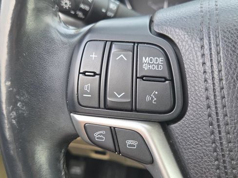 Used 2016 Toyota Highlander Limited Platinum AWD/4WD image 18