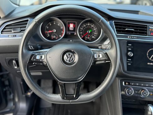 Used 2020 Volkswagen Tiguan SE image 16