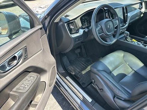 Used 2019 Volvo XC60 T5 Momentum FWD image 13