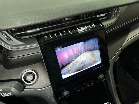 Certified 2023 Jeep Grand Cherokee Laredo image 8