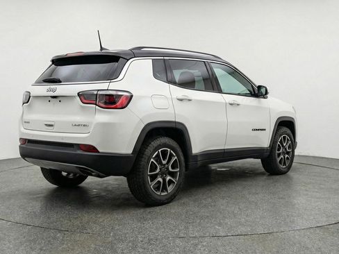 Used 2025 Jeep Compass Trailhawk AWD/4WD image 9