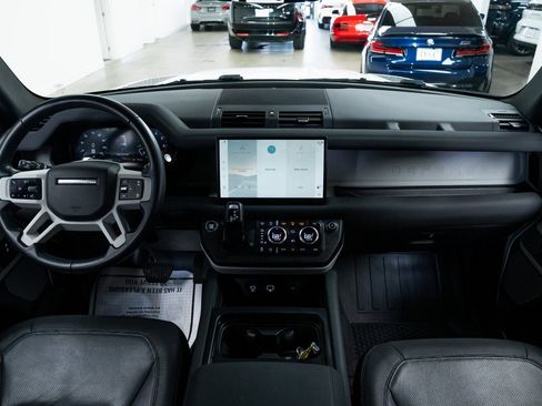Used 2023 Land Rover Defender 130 X-Dynamic SE image 9