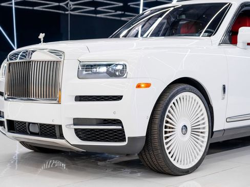 Used 2021 Rolls-Royce Cullinan image 4