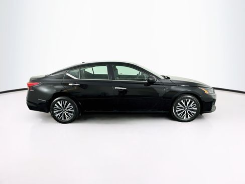 Used 2025 Nissan Altima 2.5 SV FWD image 10