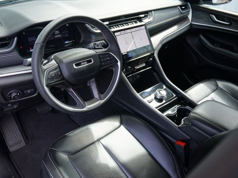 Used 2023 Jeep Grand Cherokee L Limited image 10