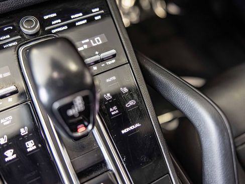 Used 2021 Porsche Cayenne E-Hybrid image 30