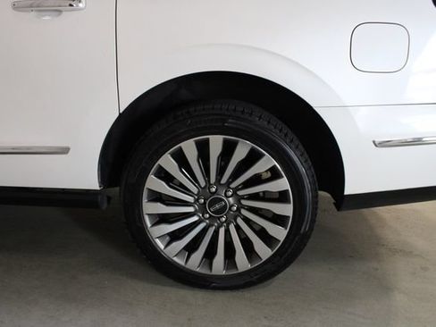 Used 2019 Lincoln Navigator L Reserve AWD/4WD image 29