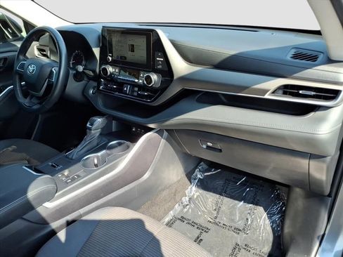 Used 2023 Toyota Highlander L image 18