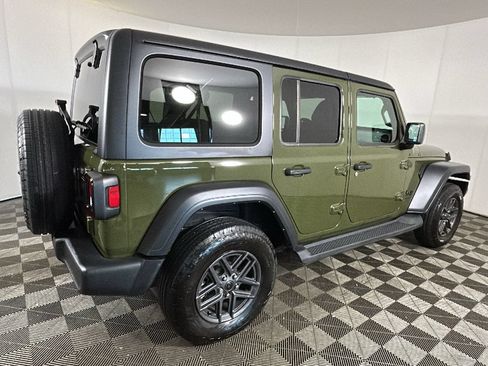 Used 2024 Jeep Wrangler Unlimited Sport AWD/4WD image 3