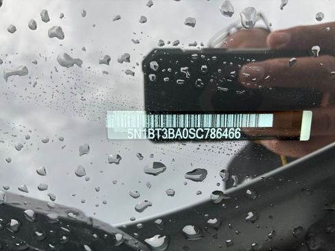 Used 2025 Nissan Rogue SV FWD image 26