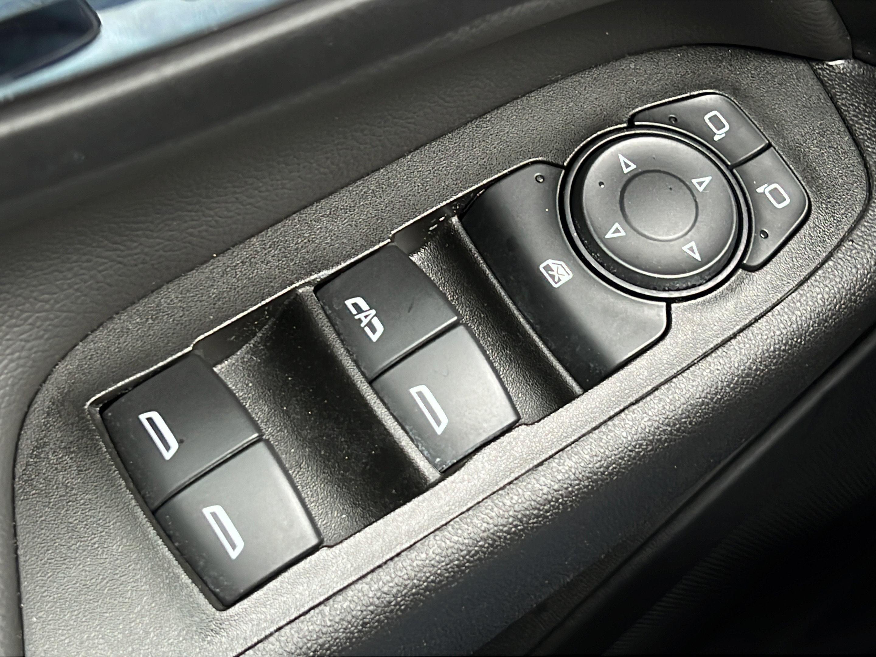 Used 2024 Chevrolet Equinox LT FWD image 17