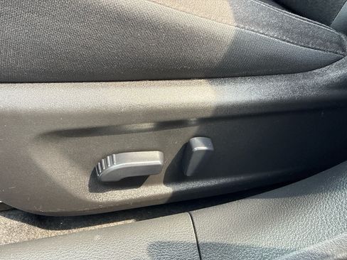 Used 2025 Nissan Altima 2.5 SV FWD image 12