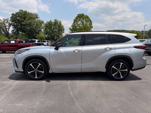 Used 2022 Toyota Highlander XSE AWD/4WD image 9