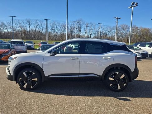 New 2026 Nissan Kicks SR w/ SR Premium Package AWD/4WD image 4