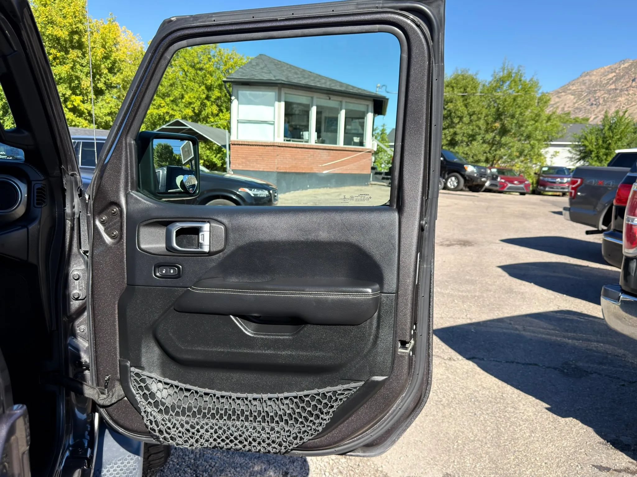 Used 2019 Jeep Wrangler Unlimited Sahara w/ Safety Group AWD/4WD image 14