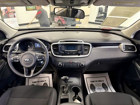Used 2018 Kia Sorento L FWD image 10