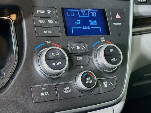 Used 2016 Toyota Sienna XLE w/ XLE Navigation Package FWD image 23