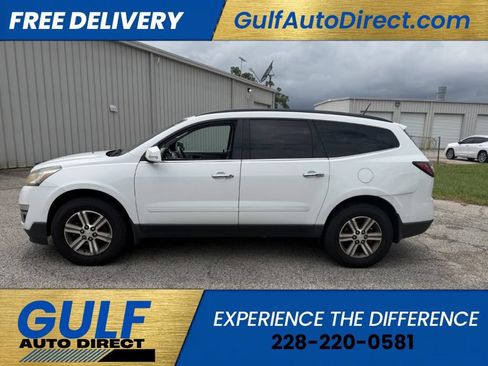 Used 2017 Chevrolet Traverse LT FWD image 4