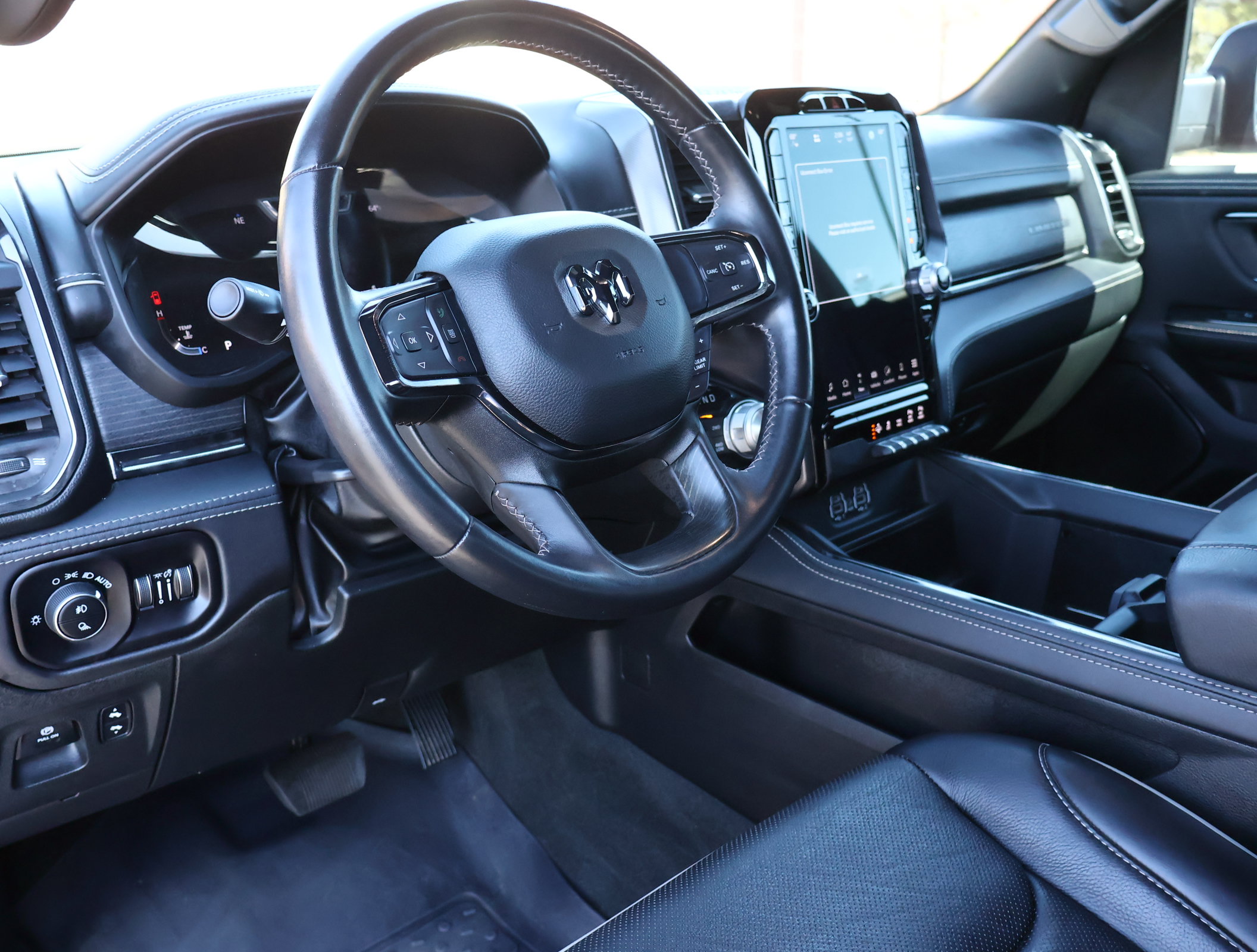 Used 2023 RAM 1500 Limited w/ Off Road Group AWD/4WD image 3