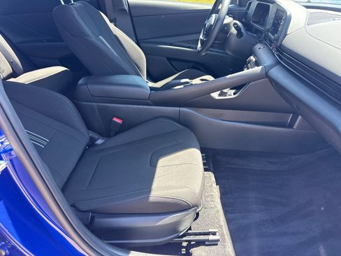 Used 2025 Hyundai Elantra Sport FWD image 13
