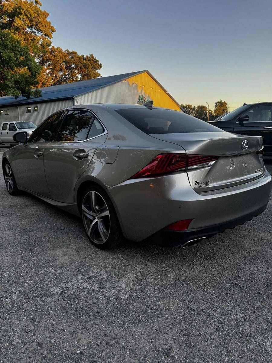 Used 2017 Lexus IS 200t w/ Premium Package RWD image 4