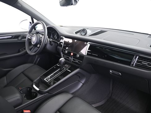 Used 2026 Porsche Macan AWD/4WD image 22