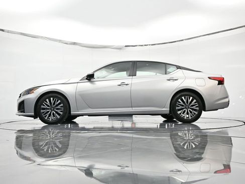 Used 2024 Nissan Altima 2.5 SV image 50