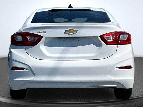 Used 2018 Chevrolet Cruze LS FWD image 4