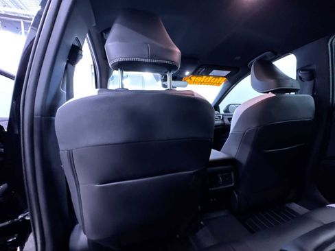 Used 2025 Toyota Camry SE w/ Convenience Package image 37