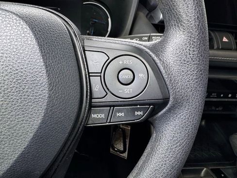 Certified 2025 Toyota RAV4 LE image 28