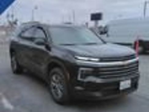 Used 2026 Chevrolet Traverse LT FWD image 1