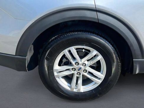 Used 2023 Ford Explorer XLT w/ Equipment Group 202A image 8