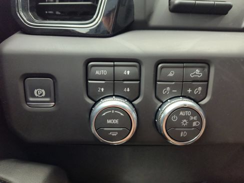 Used 2026 GMC Sierra 2500 AT4 w/ AT4 Premium Plus Package AWD/4WD image 16