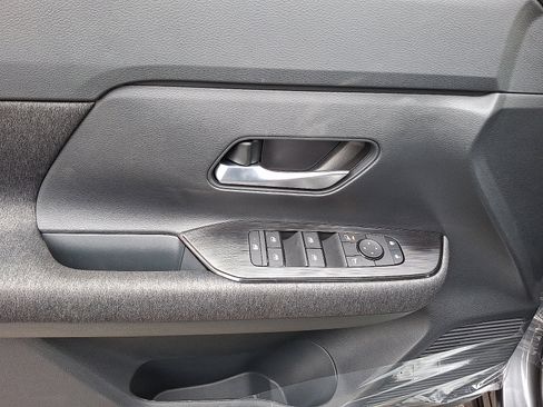 New 2026 Nissan Kicks SV w/ SV Premium Package image 8