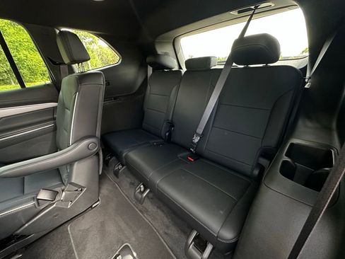 Used 2025 Buick Enclave Preferred FWD image 24