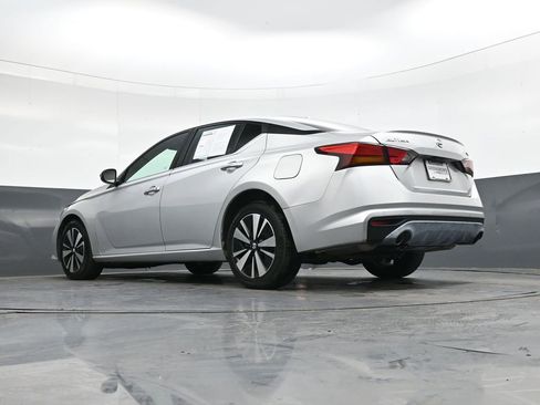 Used 2022 Nissan Altima 2.5 SV w/ SV Premium Package image 35