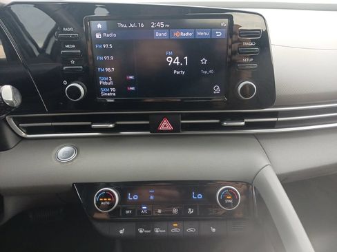 Used 2022 Hyundai Elantra SEL w/ Convenience Package FWD image 24