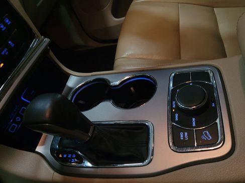 Used 2019 Jeep Grand Cherokee Limited image 26