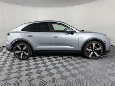 Certified 2025 Porsche Macan 4S Electric AWD/4WD image 8