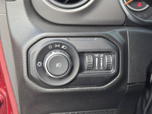 Used 2022 Jeep Wrangler Unlimited Sport AWD/4WD image 18