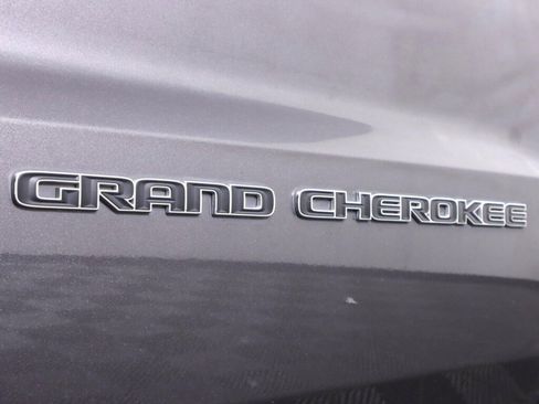 Used 2019 Jeep Grand Cherokee Laredo w/ Laredo X Package RWD image 33