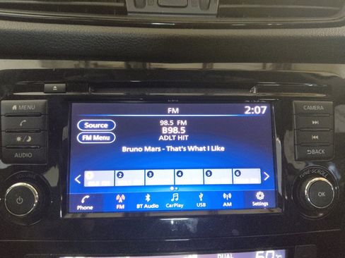 Used 2018 Nissan Rogue SV AWD/4WD image 25
