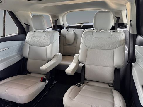 Used 2025 Ford Explorer Platinum w/ LUX Leather Package AWD/4WD image 18