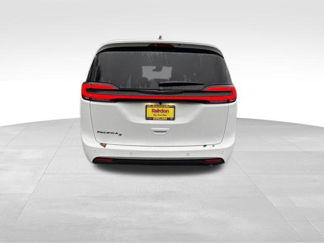 New 2026 Chrysler Pacifica Select w/ S Appearance Package FWD image 6